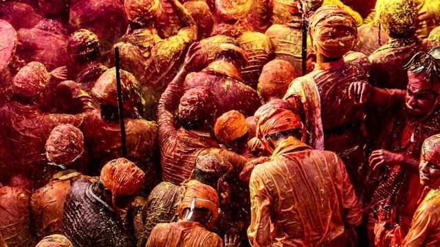 Holi: हरियाणा और पंजाब में हर्षोल्लास के साथ मनाया जा रहा है होली का पर्व