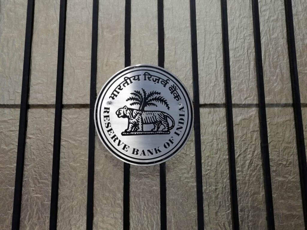 RBI लेकर आएगा 100 और 200 रुपये के नए नोट, क्या बंद हो जाएंगे पुराने नोट?