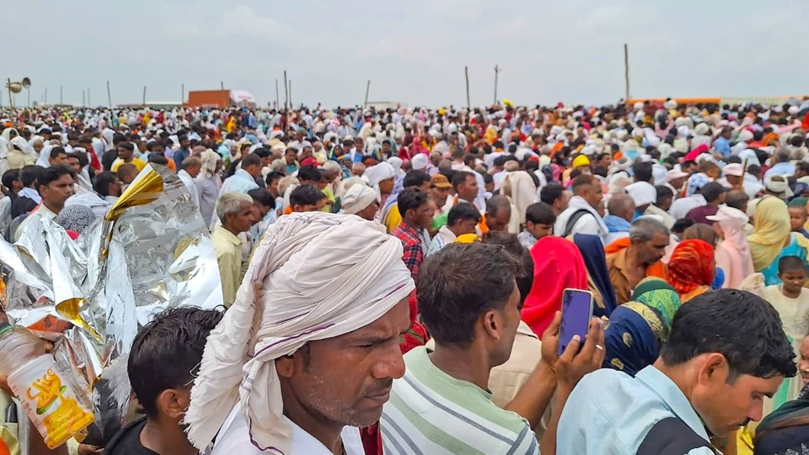 Hathras stampede: न्यायिक समिति ने आयोजकों के कुप्रबंधन और अधिकारियों की लापरवाही को ठहराया जिम्मेदार