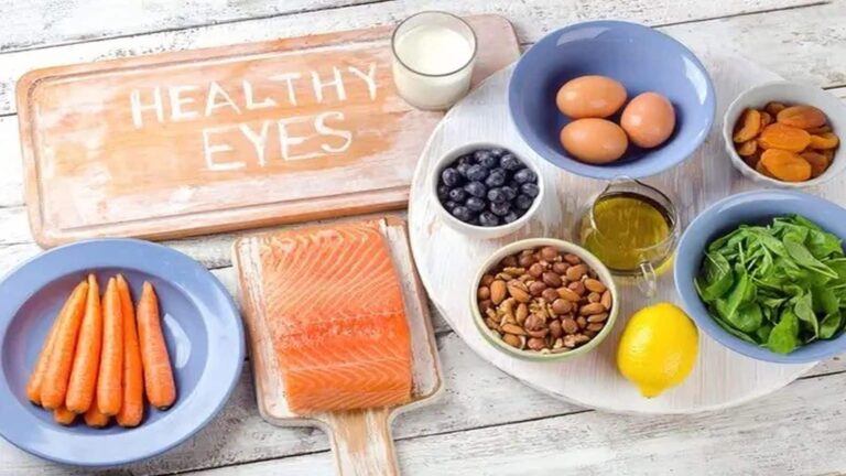 Food for eyesight: चश्मा लगाने वाले इन 7 चीजों का करें सेवन, बढ़ेगी रोशनी, उतर जाएगा चश्मा