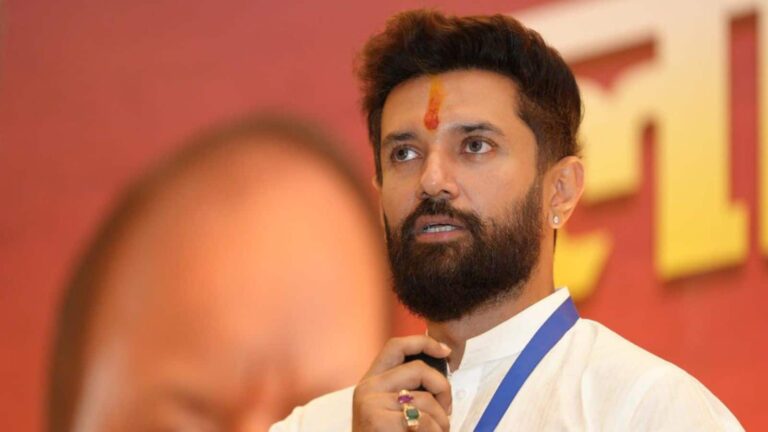 Bihar Election 2025: 'मुझे बिहार बुला रहा है' चिराग पासवान के इस बयान ने NDA क्यों मची दी खलबली?