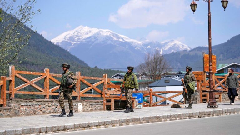Pahalgam Attack: सुरक्षा बलों का बड़ा एक्शन! पहलगाम हमले के बाद पूरे कश्मीर से 1500 लोगों को हिरासत में लिया