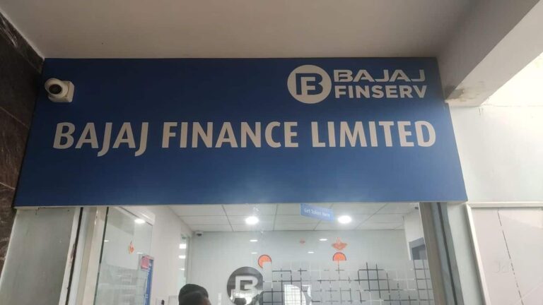 Bajaj Finance Shares: बजाज फाइनेंस का शेयर 5% टूटा, तिमाही नतीजों के बाद गिरावट, अब ब्रोकरेज क्या दे रहे टारगेट?