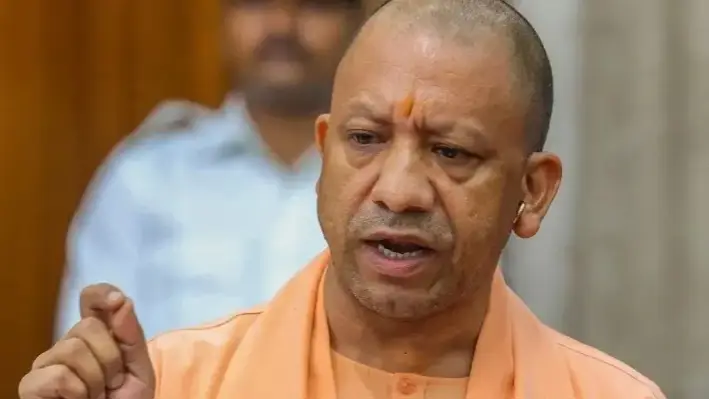 कुशीनगर हादसे पर CM योगी ने जताया दुख, शादी से लौट रहे परिवार के 6 सदस्यों की दर्दनाक मौत, 2 लोग गंभीर घायल