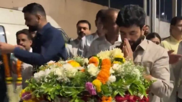 पहलगाम आतंकी हमले में मारे गए महाराष्ट्र के संतोष जगदाले और कौस्तुभ गणबोटे का पार्थिव शरीर पुणे पहुंचा, दी गई श्रद्धांजलि