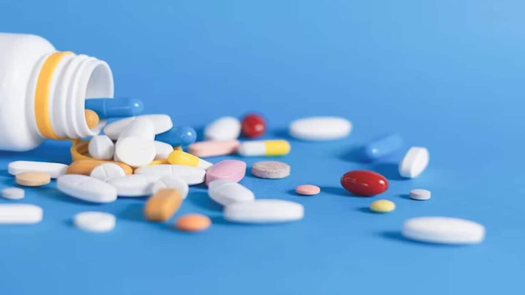 Pharma Share : ट्रंप के बयान से फार्मा सेक्टर में मचा कोहराम, सन फार्मा और अरबिंदों जैसे दिग्गजों में अब क्या करें!