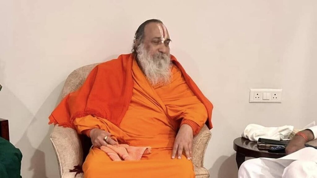 MP: 'मंदिर में दर्शन करने गई हिंदू महिलाओं पर मांस के टुकड़े फेंके, गाड़ी में बैठाने की कोशिश',जगद्गुरु के सनसनीखेज खुलासे
